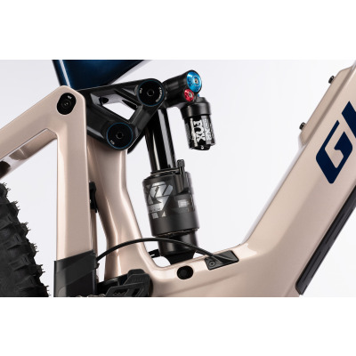 GHOT E-Riot CF Pro –