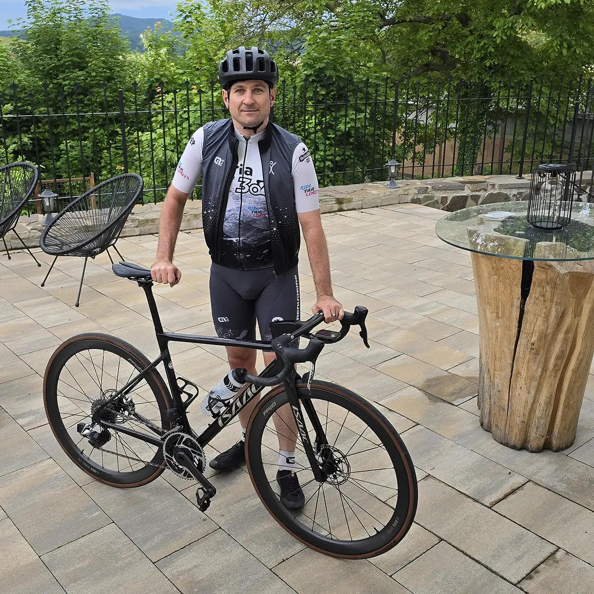Isaac Element cestný bicykel na tréningu