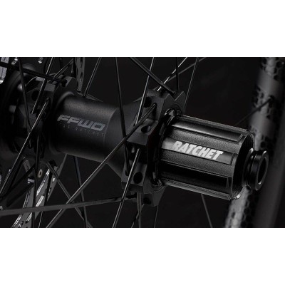 Karbonová kola OUTLAW (30 mm), FFWD BOOST, MattBlack, plášť